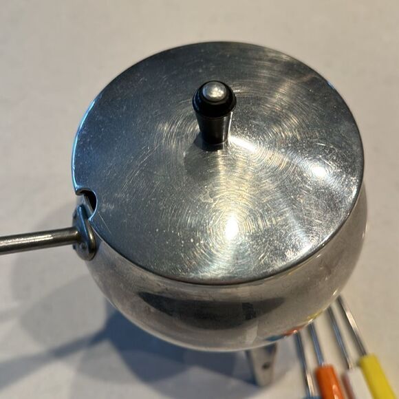 Fondue pot vintage with lid, wooden handle, candle stand, and 4 forks, so fun. - Picture 2 of 9